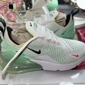 Brand New minty Green and White Nike Air Max Size women’s 7 Never been worn